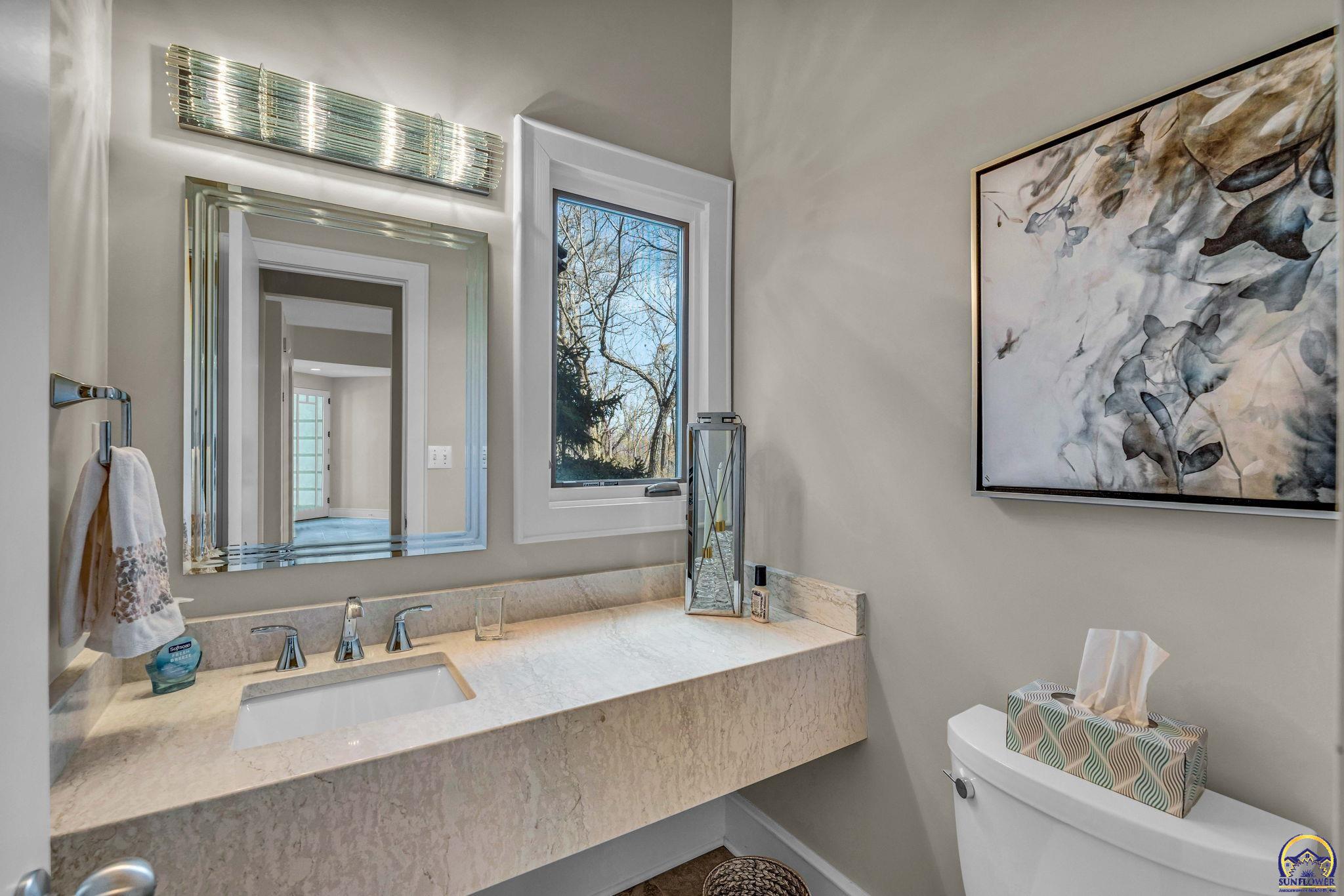 Topeka, Kansas 66615, United States, 4 Bedrooms Bedrooms, ,4 BathroomsBathrooms,Residential,Pending,64038