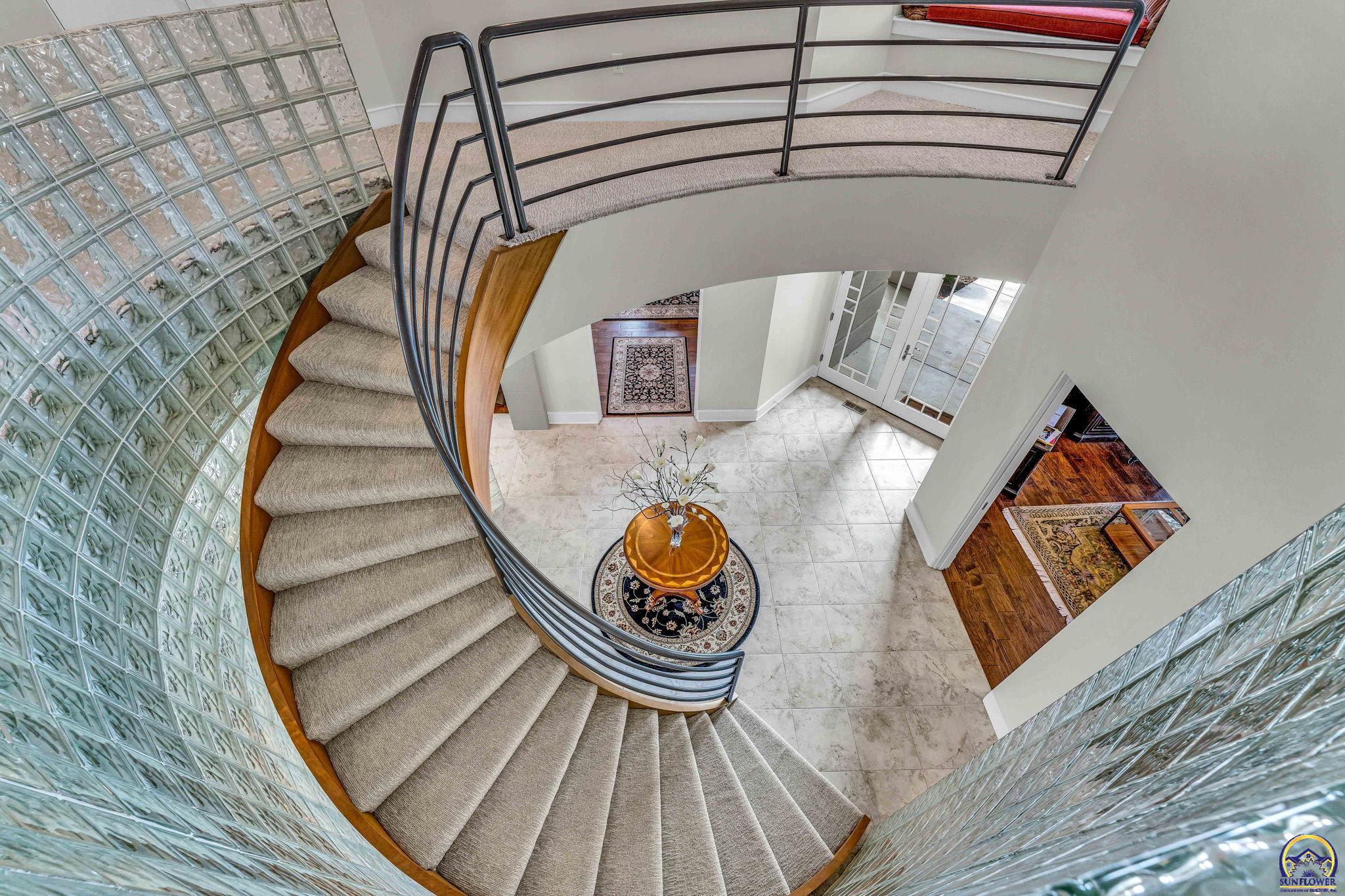 Topeka, Kansas 66615, United States, 4 Bedrooms Bedrooms, ,4 BathroomsBathrooms,Residential,Pending,64038