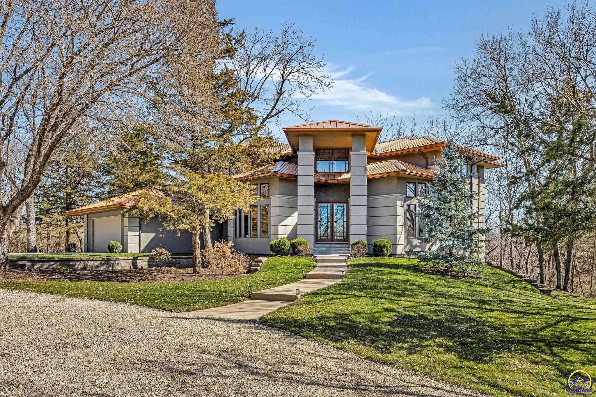 Topeka, Kansas 66615, United States, 4 Bedrooms Bedrooms, ,4 BathroomsBathrooms,Residential,Pending,64038