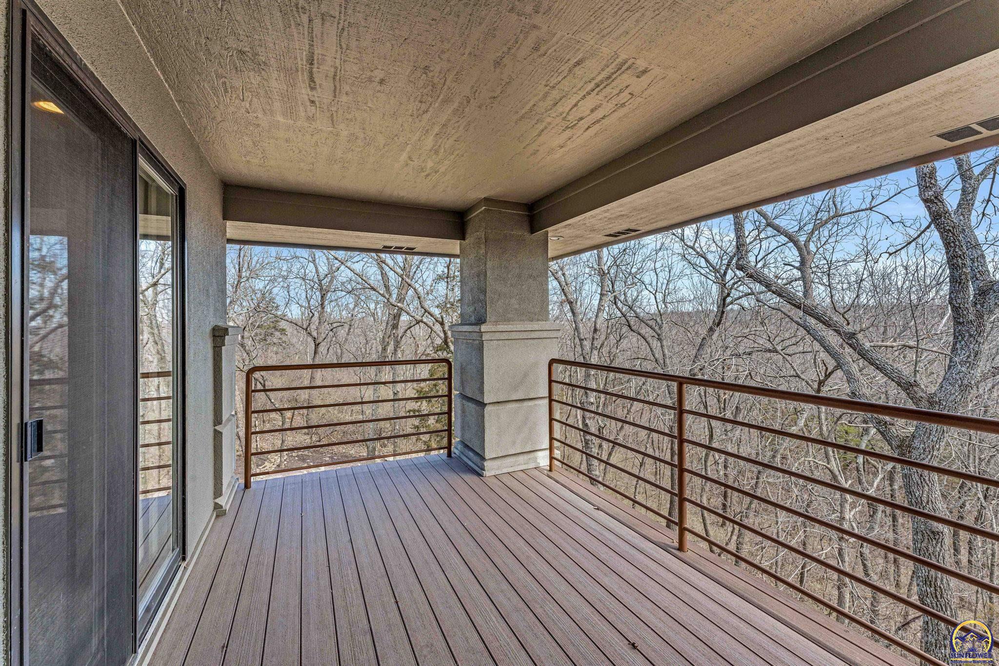 Topeka, Kansas 66615, United States, 4 Bedrooms Bedrooms, ,4 BathroomsBathrooms,Residential,Pending,64038