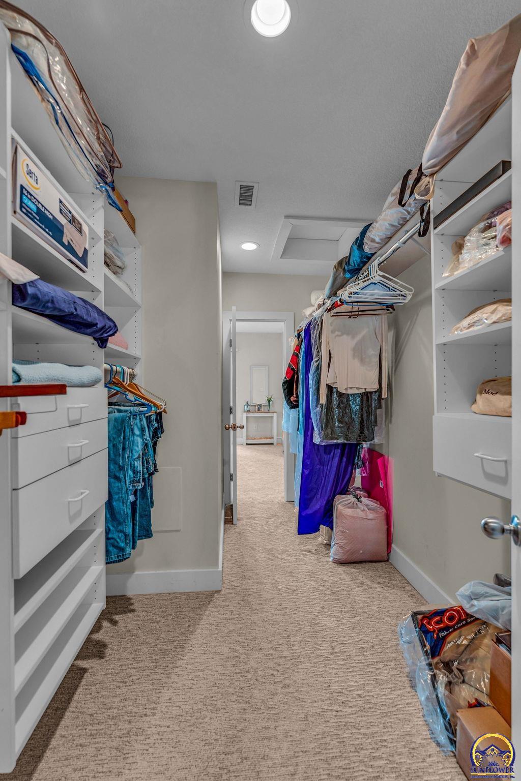 Topeka, Kansas 66615, United States, 4 Bedrooms Bedrooms, ,4 BathroomsBathrooms,Residential,Pending,64038