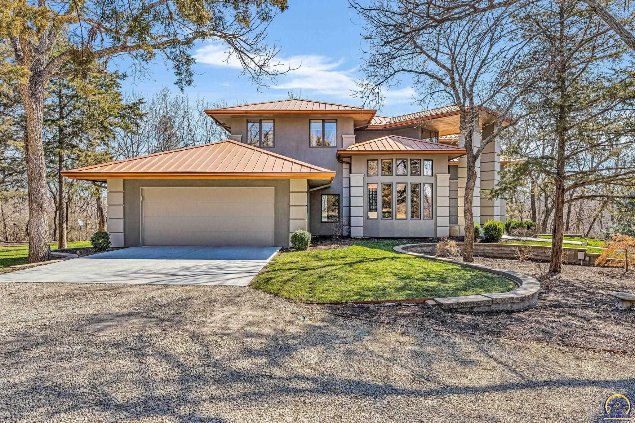 Topeka, Kansas 66615, United States, 4 Bedrooms Bedrooms, ,4 BathroomsBathrooms,Residential,Pending,64038