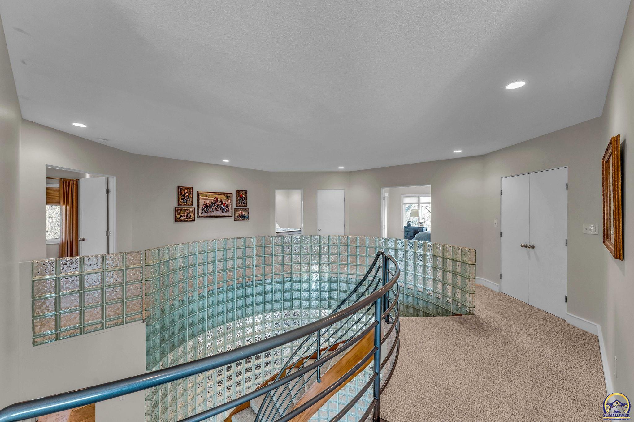 Topeka, Kansas 66615, United States, 4 Bedrooms Bedrooms, ,4 BathroomsBathrooms,Residential,Pending,64038