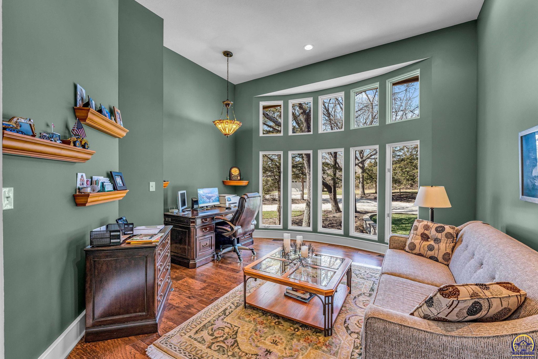 Topeka, Kansas 66615, United States, 4 Bedrooms Bedrooms, ,4 BathroomsBathrooms,Residential,Pending,64038