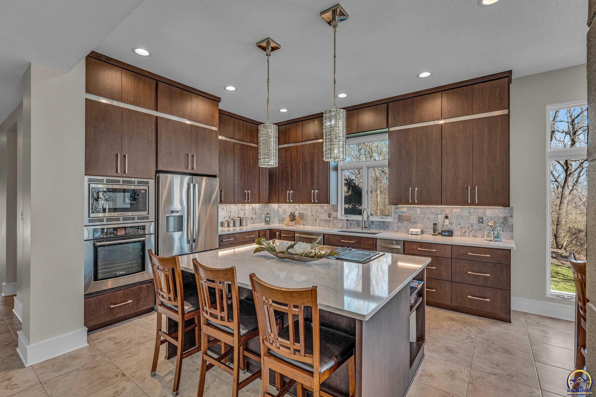 Topeka, Kansas 66615, United States, 4 Bedrooms Bedrooms, ,4 BathroomsBathrooms,Residential,Pending,64038