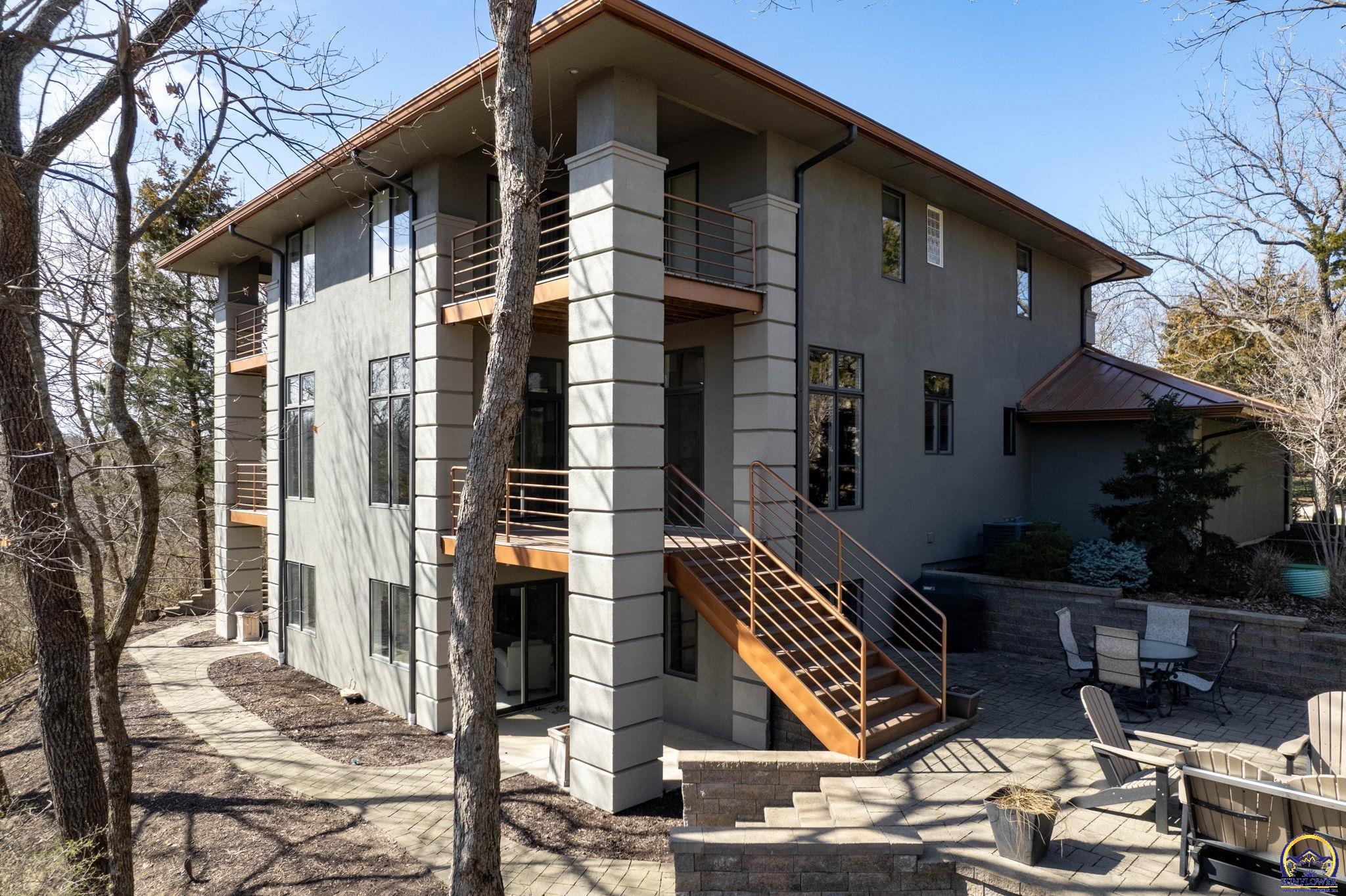 Topeka, Kansas 66615, United States, 4 Bedrooms Bedrooms, ,4 BathroomsBathrooms,Residential,Pending,64038