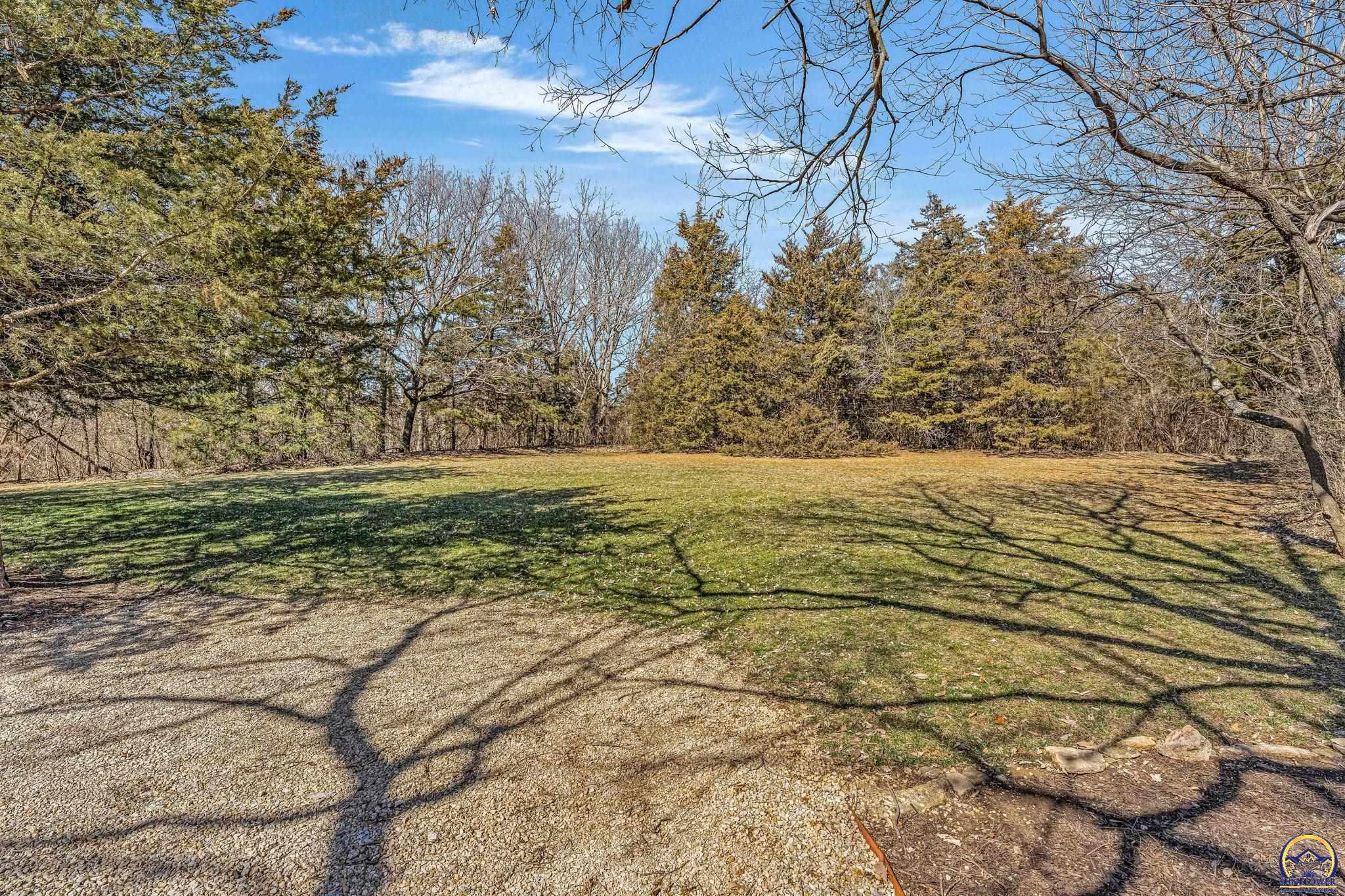 Topeka, Kansas 66615, United States, 4 Bedrooms Bedrooms, ,4 BathroomsBathrooms,Residential,Pending,64038