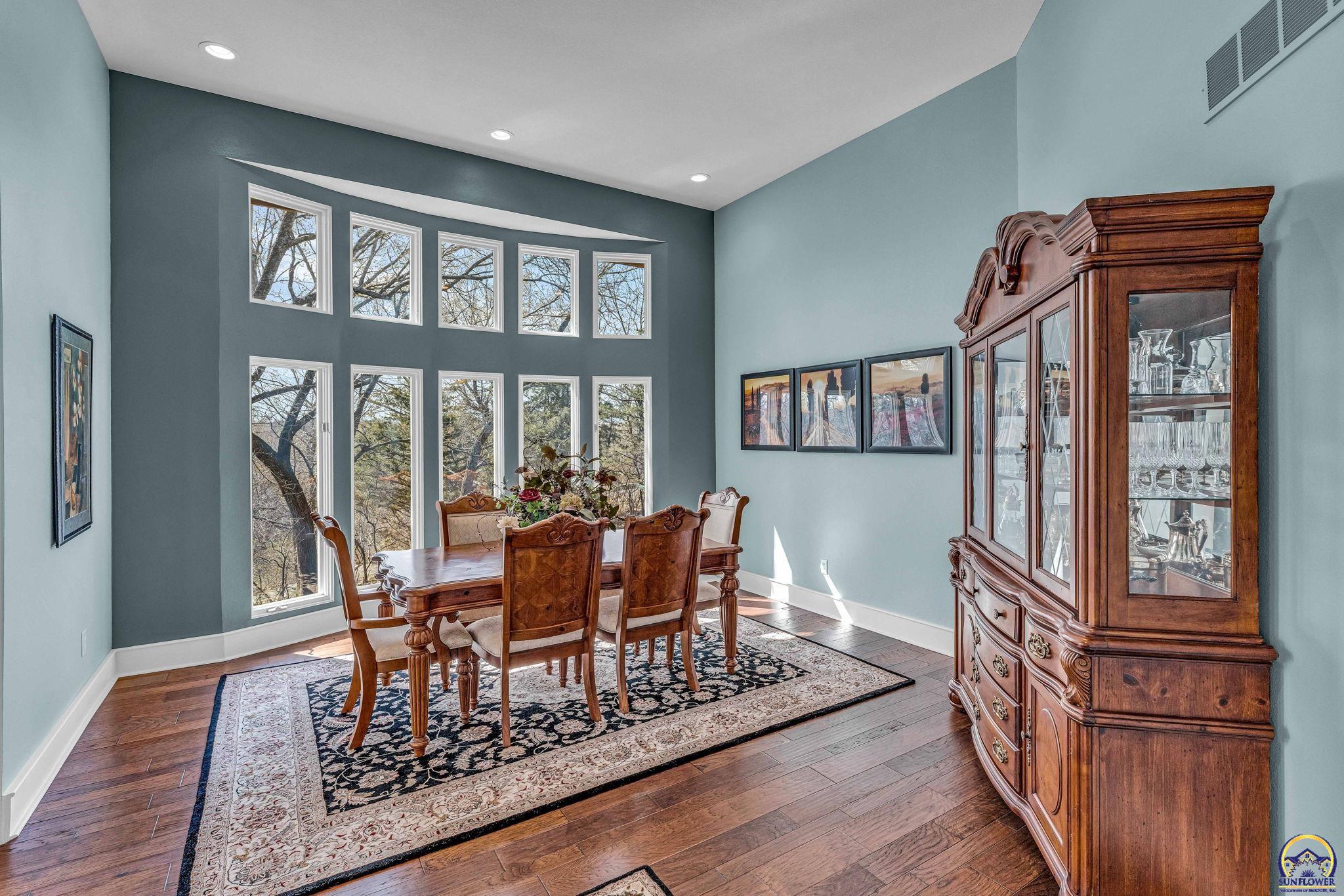 Topeka, Kansas 66615, United States, 4 Bedrooms Bedrooms, ,4 BathroomsBathrooms,Residential,Pending,64038