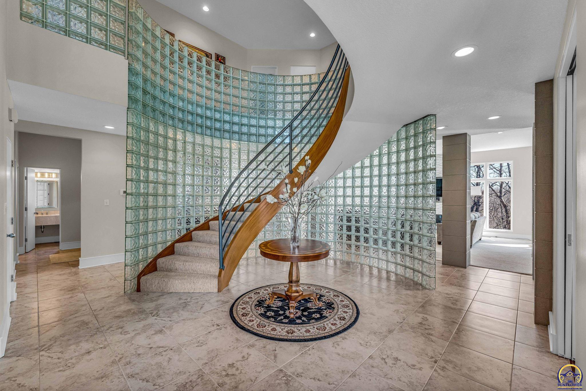 Topeka, Kansas 66615, United States, 4 Bedrooms Bedrooms, ,4 BathroomsBathrooms,Residential,Pending,64038