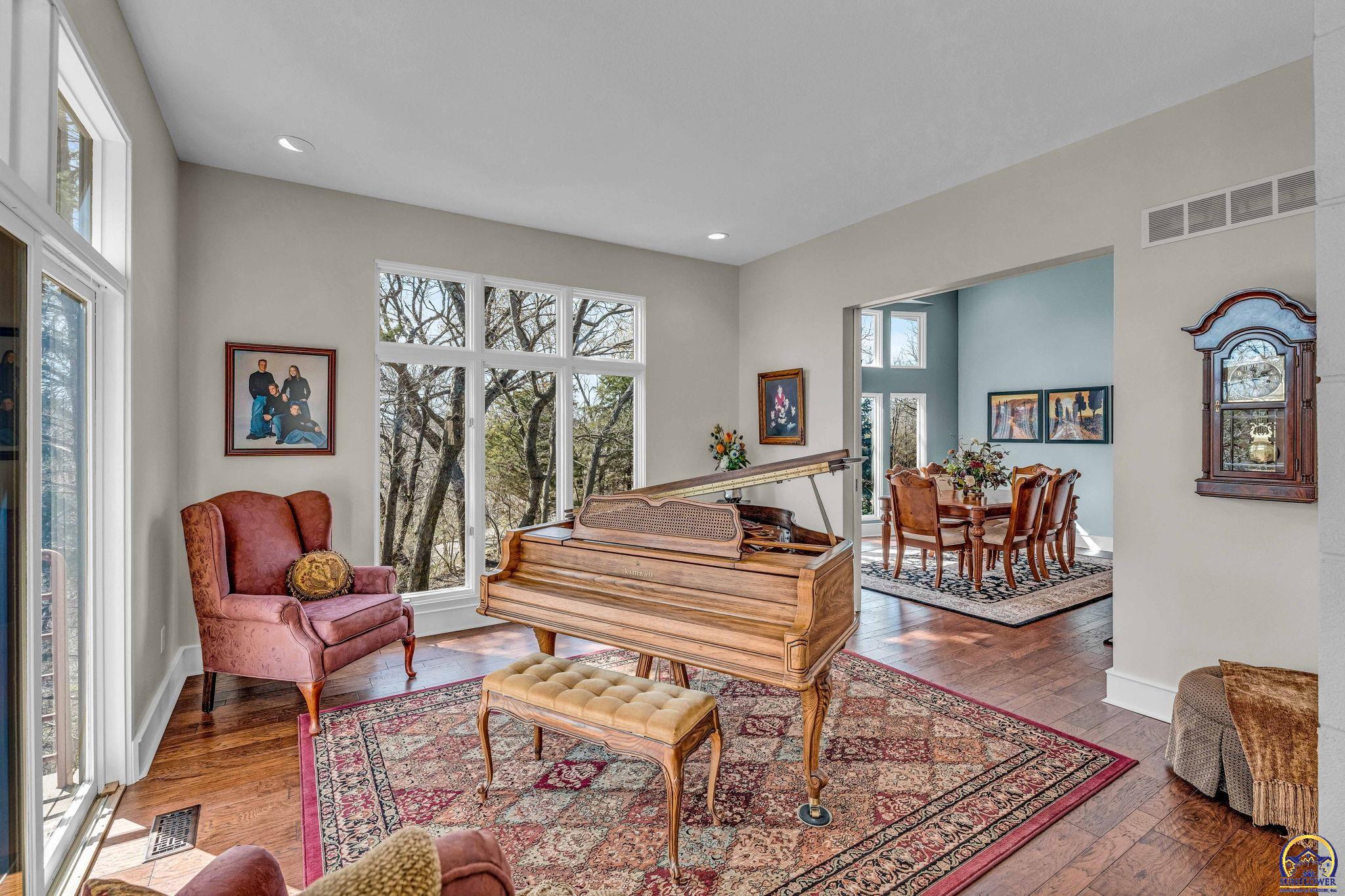 Topeka, Kansas 66615, United States, 4 Bedrooms Bedrooms, ,4 BathroomsBathrooms,Residential,Pending,64038