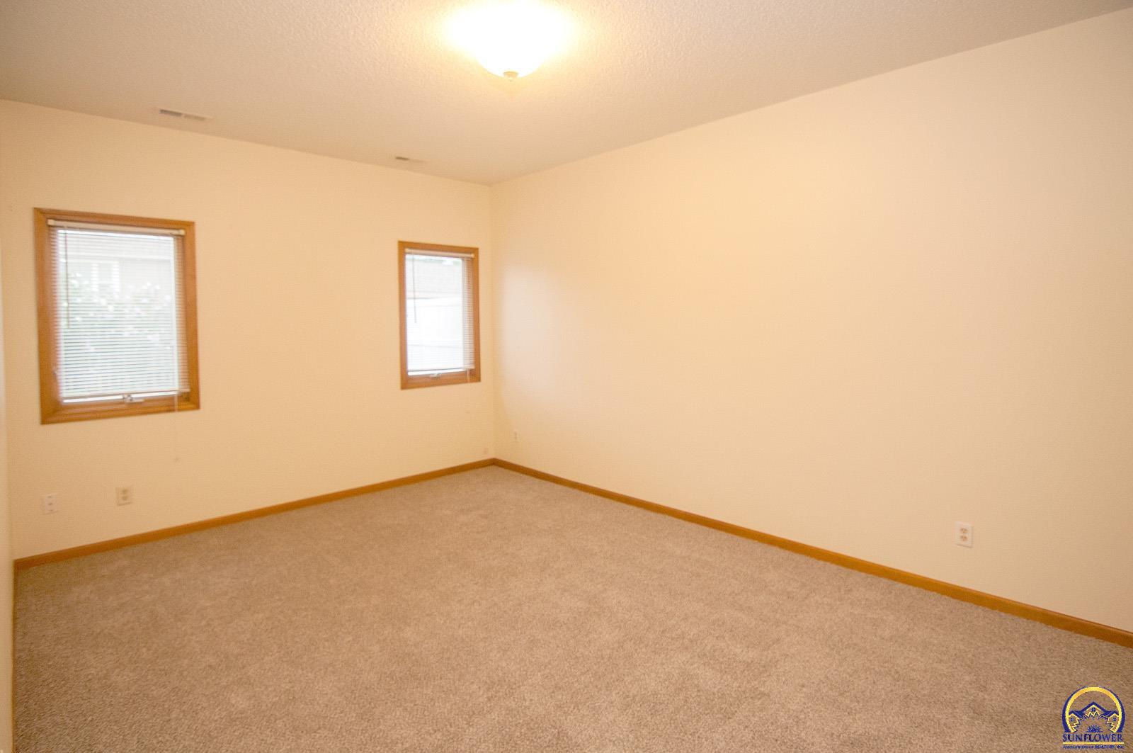 Topeka, Kansas 66605, United States, 2 Bedrooms Bedrooms, ,1 BathroomBathrooms,Residential,Active,179806