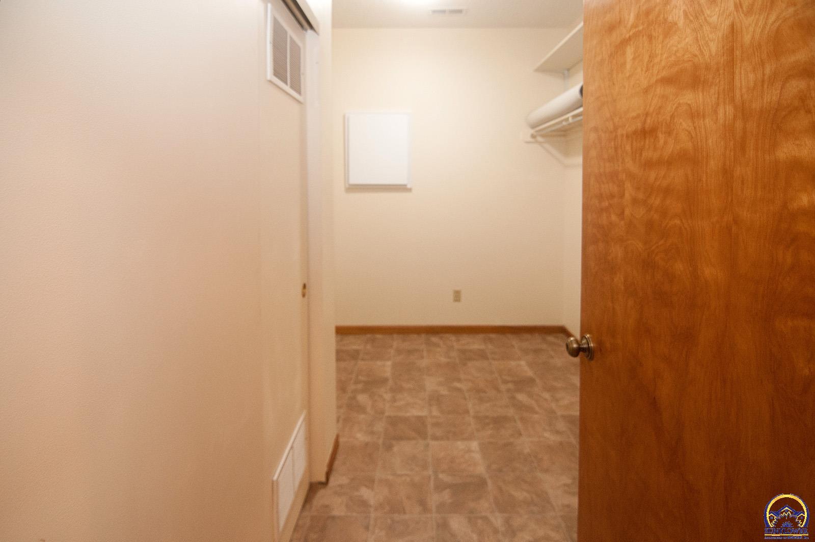 Topeka, Kansas 66605, United States, 2 Bedrooms Bedrooms, ,1 BathroomBathrooms,Residential,Active,179806