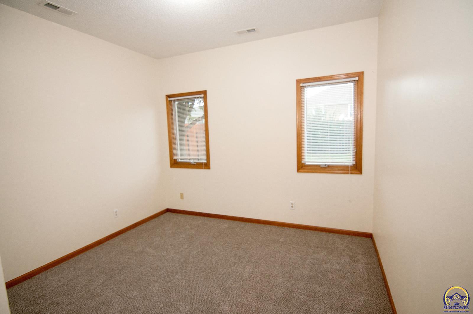 Topeka, Kansas 66605, United States, 2 Bedrooms Bedrooms, ,1 BathroomBathrooms,Residential,Active,179806