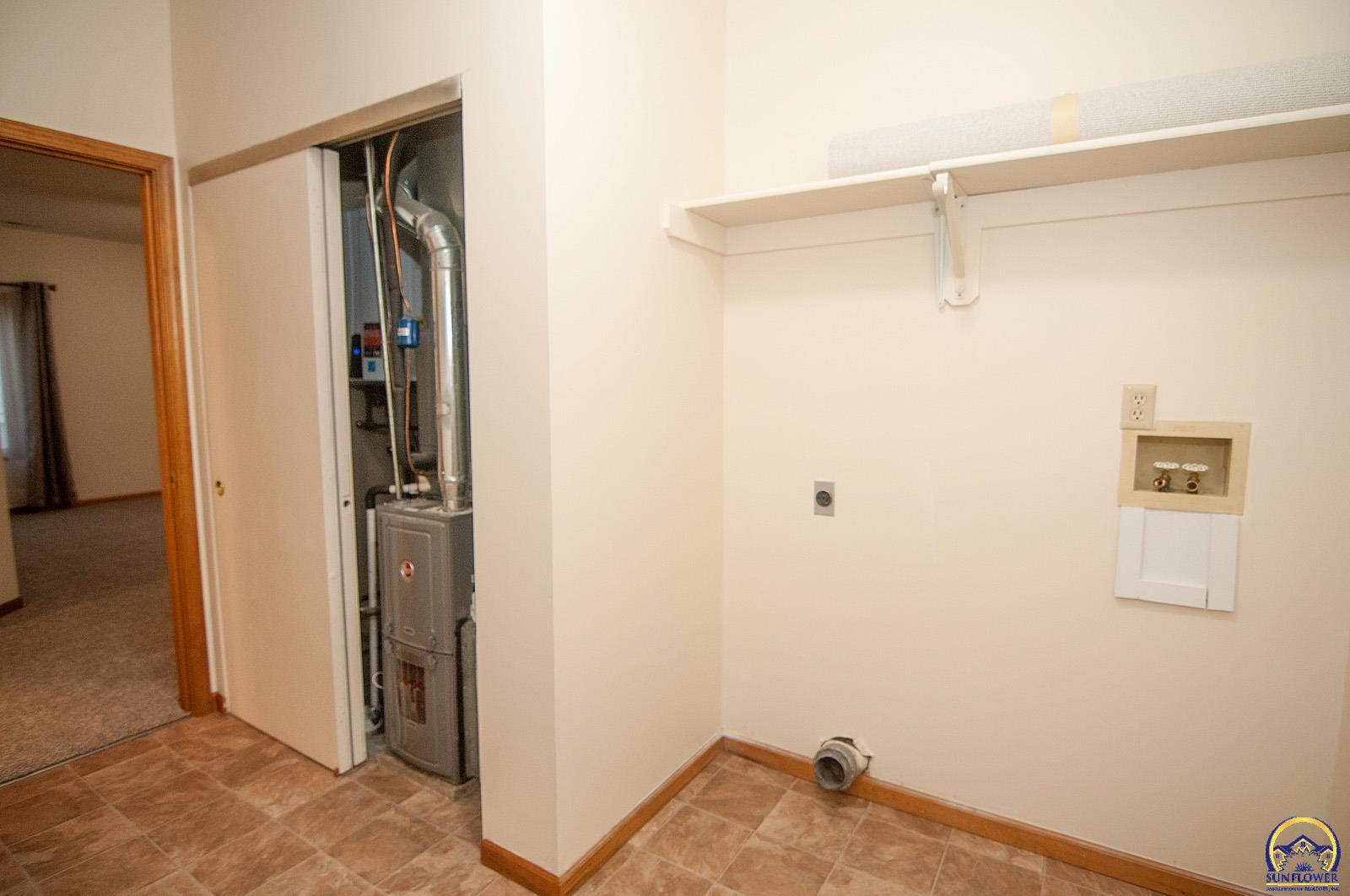 Topeka, Kansas 66605, United States, 2 Bedrooms Bedrooms, ,1 BathroomBathrooms,Residential,Active,179806