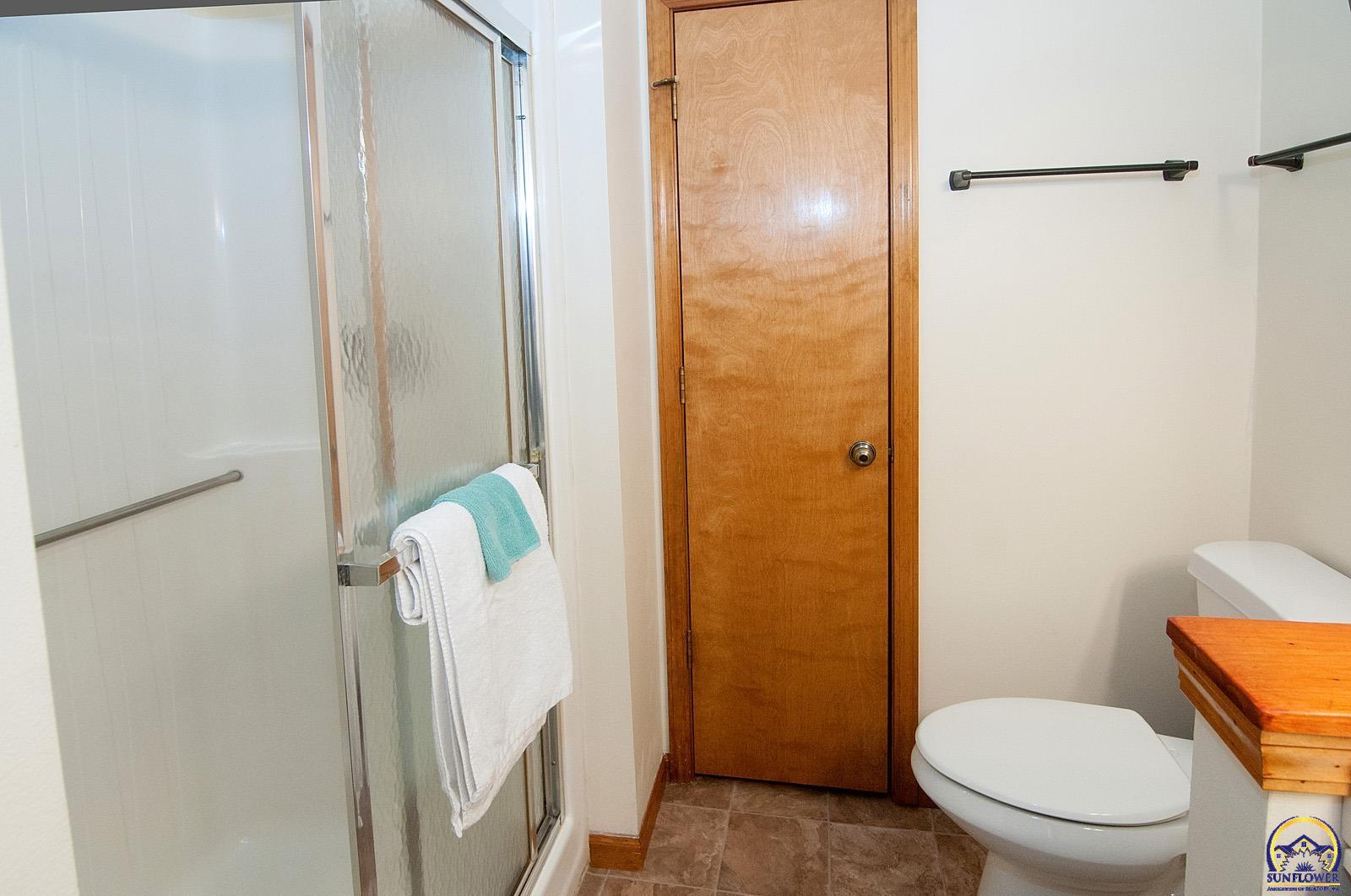 Topeka, Kansas 66605, United States, 2 Bedrooms Bedrooms, ,1 BathroomBathrooms,Residential,Active,179806