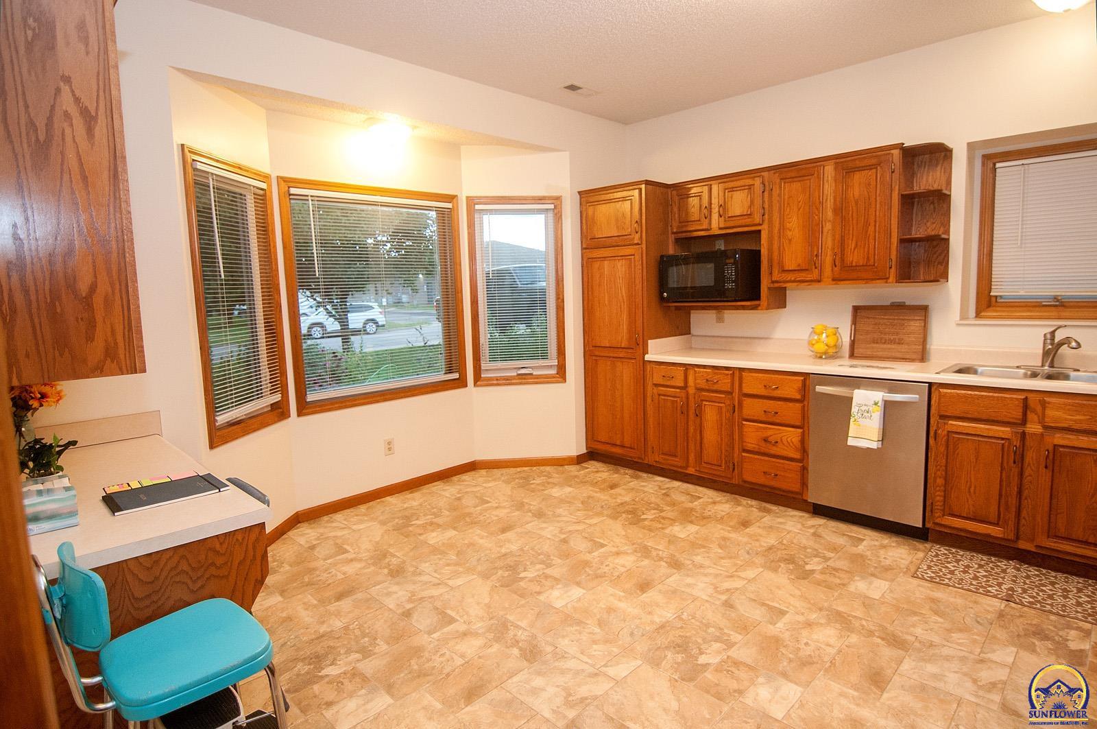 Topeka, Kansas 66605, United States, 2 Bedrooms Bedrooms, ,1 BathroomBathrooms,Residential,Active,179806