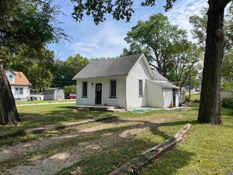Photo of 302 S Exchange St, Emporia, KS 66801 (MLS # 246126)