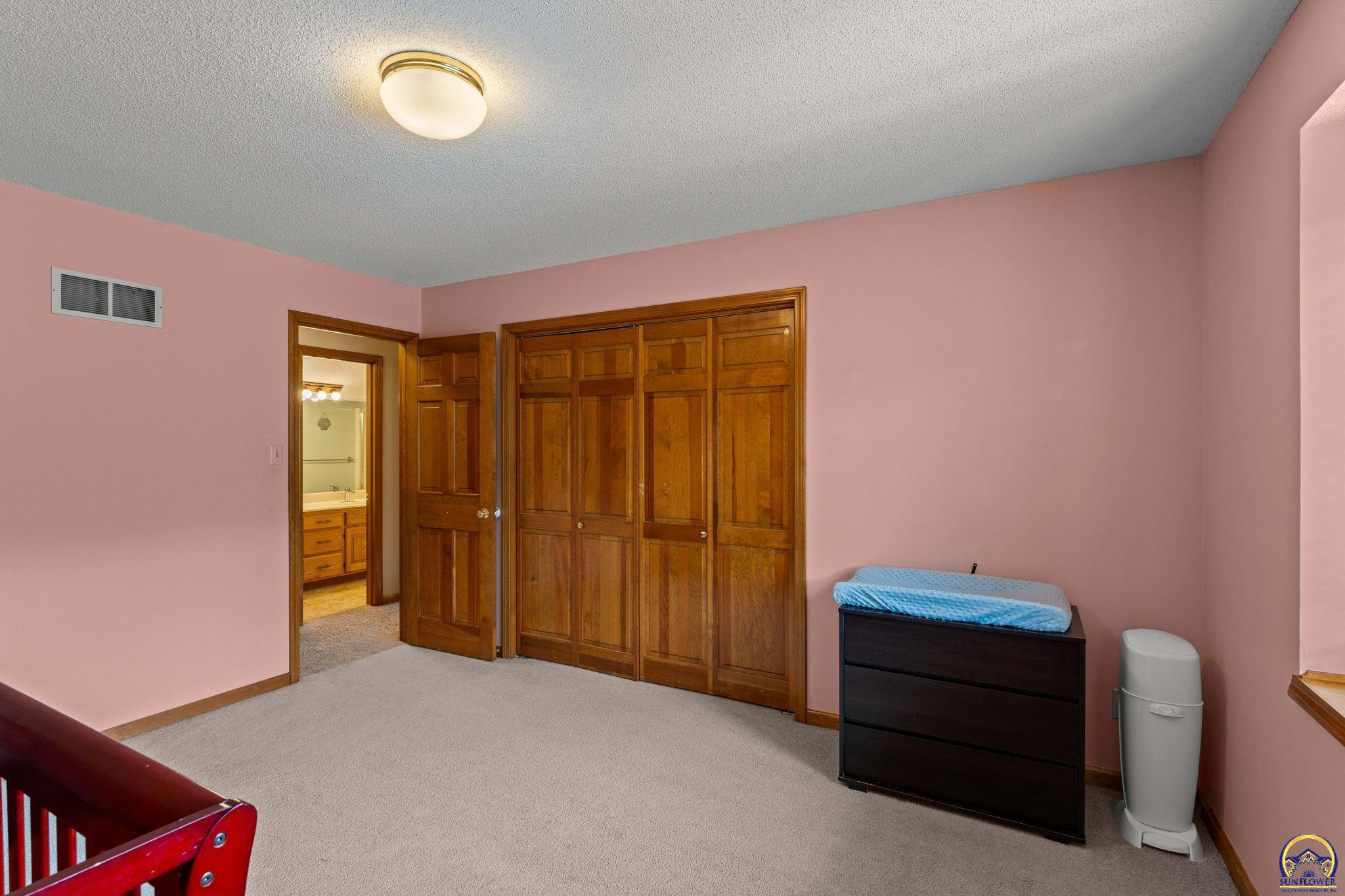 Topeka, Kansas 66614, United States, 3 Bedrooms Bedrooms, ,3 BathroomsBathrooms,Residential,Pending,54665