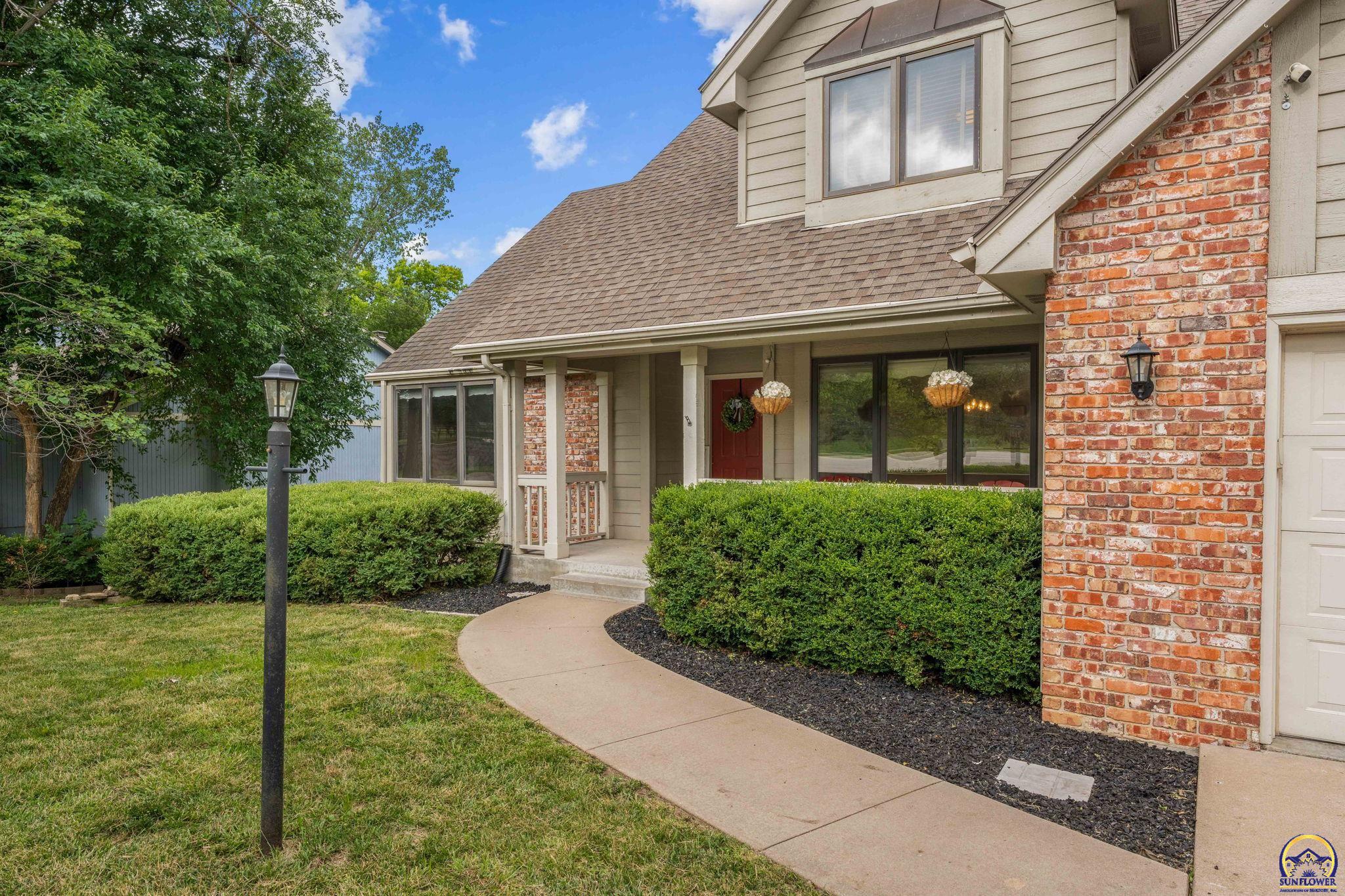 Topeka, Kansas 66614, United States, 3 Bedrooms Bedrooms, ,3 BathroomsBathrooms,Residential,Pending,54665