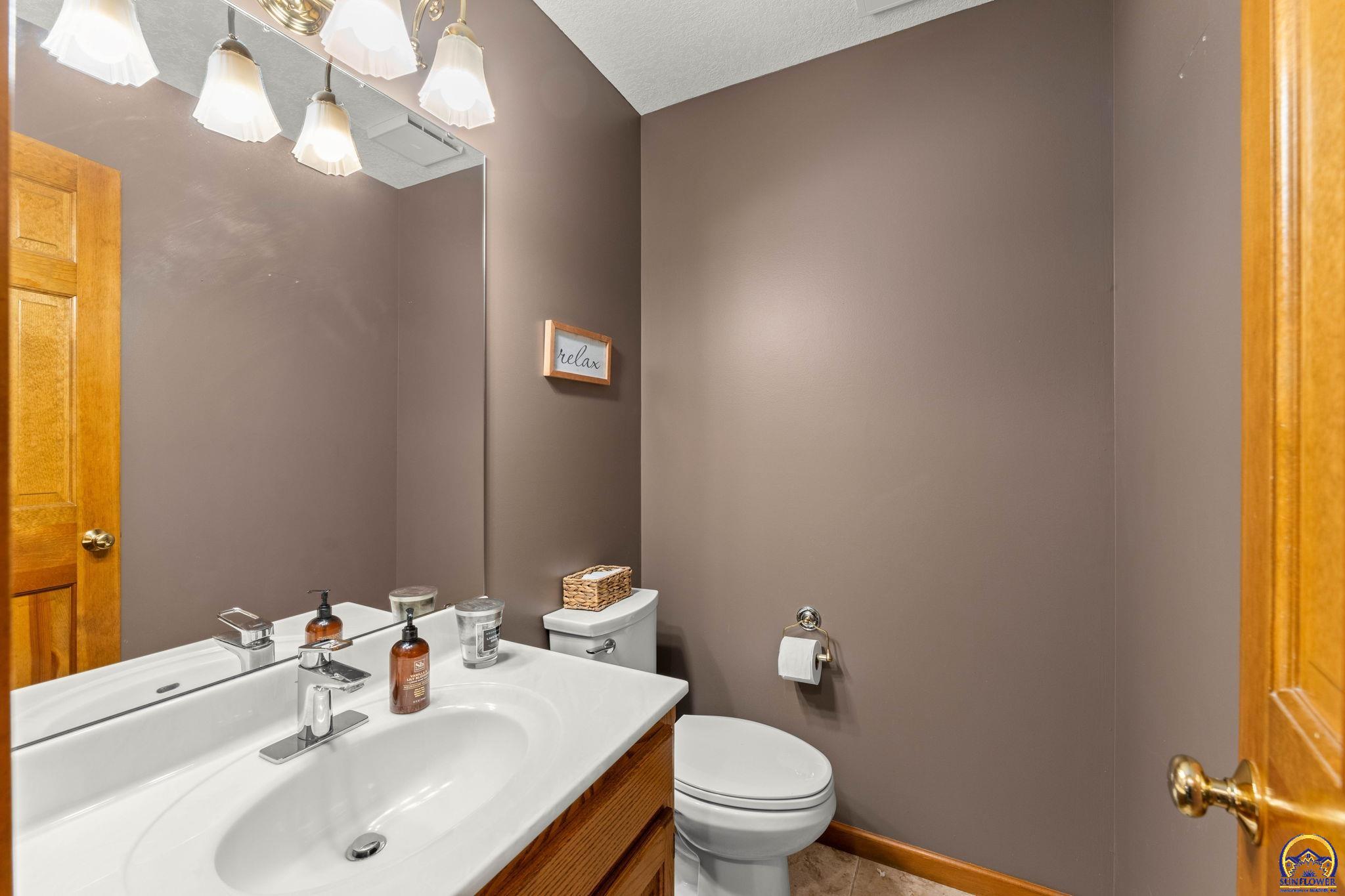 Topeka, Kansas 66614, United States, 3 Bedrooms Bedrooms, ,3 BathroomsBathrooms,Residential,Pending,54665