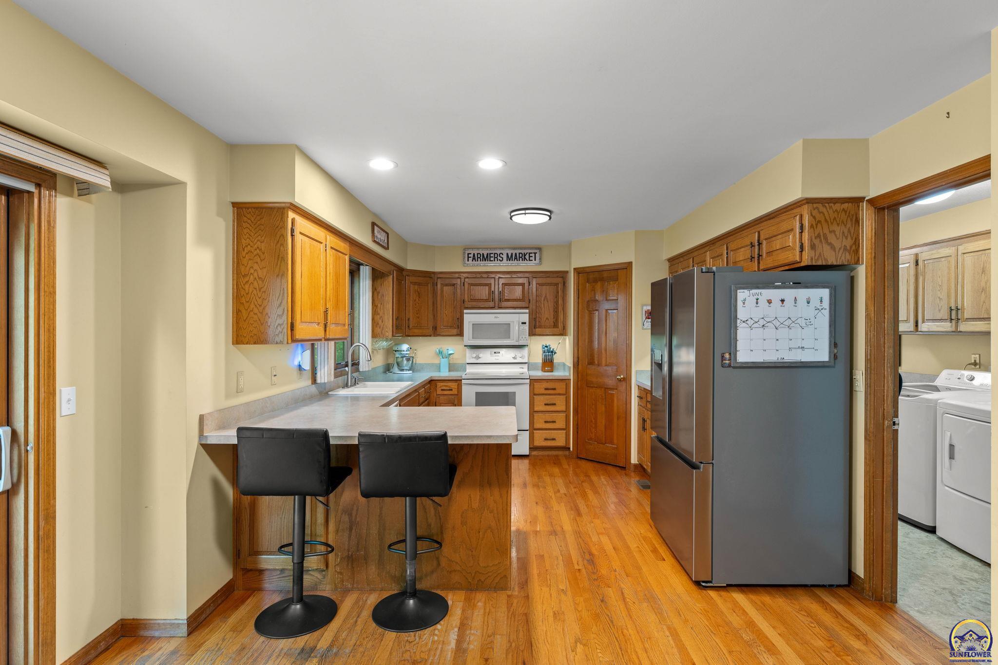 Topeka, Kansas 66614, United States, 3 Bedrooms Bedrooms, ,3 BathroomsBathrooms,Residential,Pending,54665