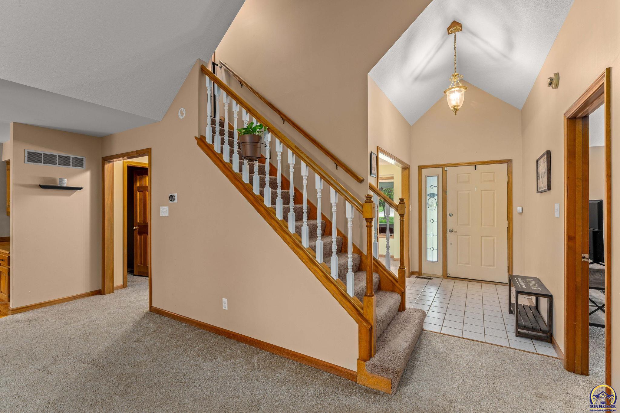 Topeka, Kansas 66614, United States, 3 Bedrooms Bedrooms, ,3 BathroomsBathrooms,Residential,Pending,54665