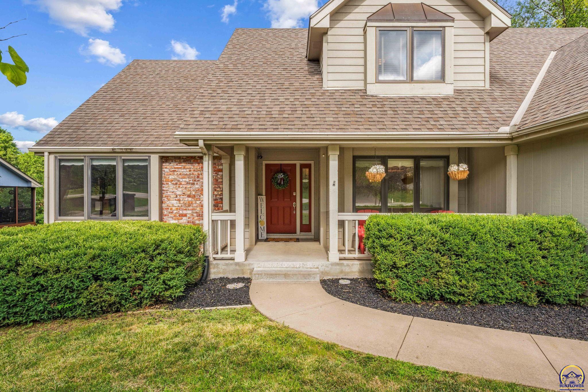 Topeka, Kansas 66614, United States, 3 Bedrooms Bedrooms, ,3 BathroomsBathrooms,Residential,Pending,54665