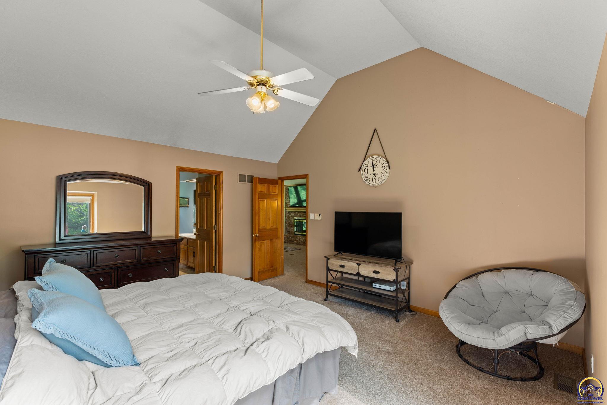 Topeka, Kansas 66614, United States, 3 Bedrooms Bedrooms, ,3 BathroomsBathrooms,Residential,Pending,54665