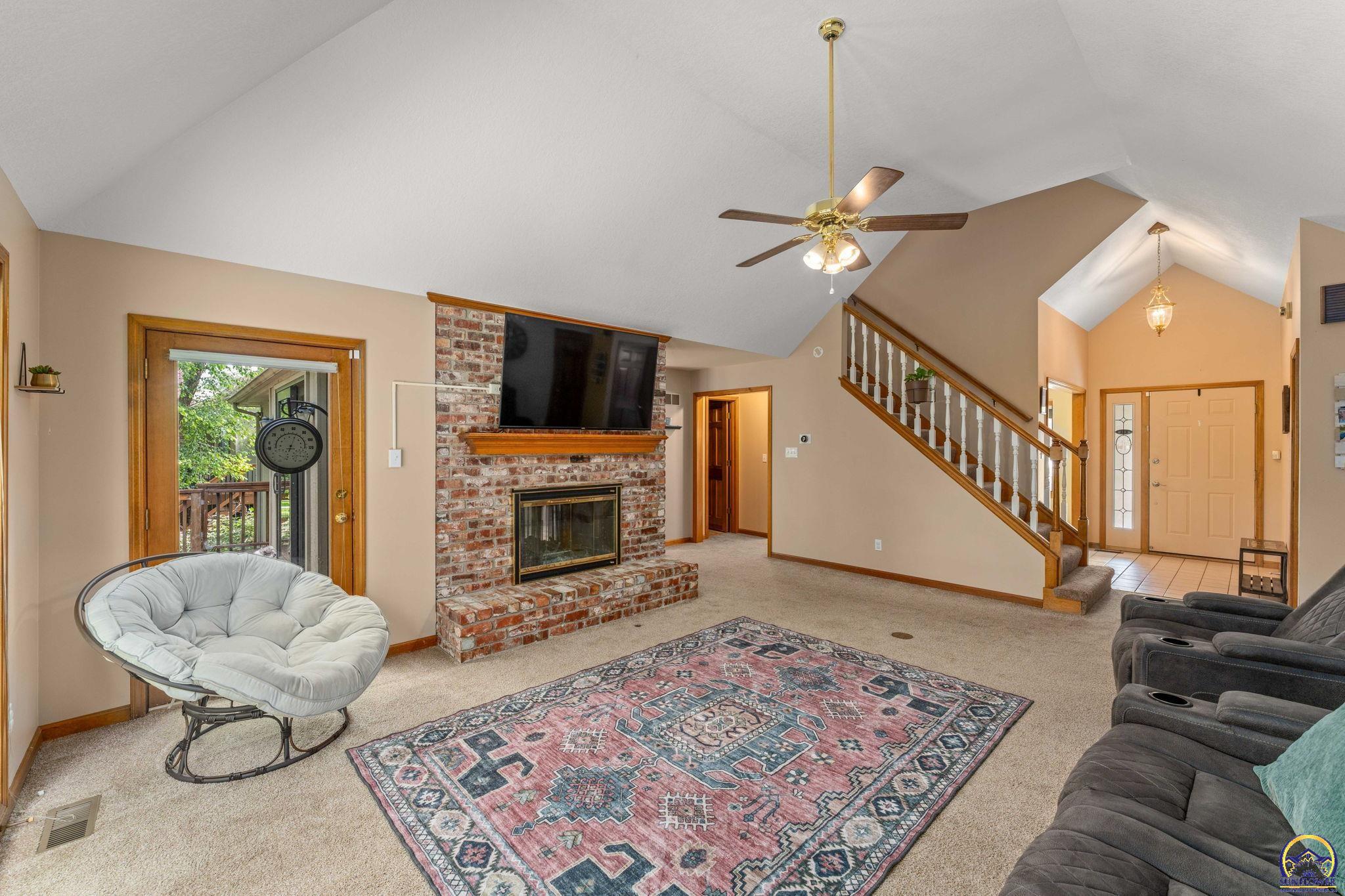 Topeka, Kansas 66614, United States, 3 Bedrooms Bedrooms, ,3 BathroomsBathrooms,Residential,Pending,54665