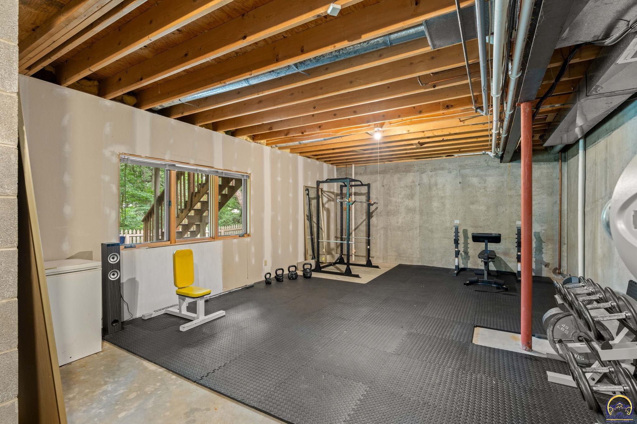 Topeka, Kansas 66614, United States, 3 Bedrooms Bedrooms, ,3 BathroomsBathrooms,Residential,Pending,54665