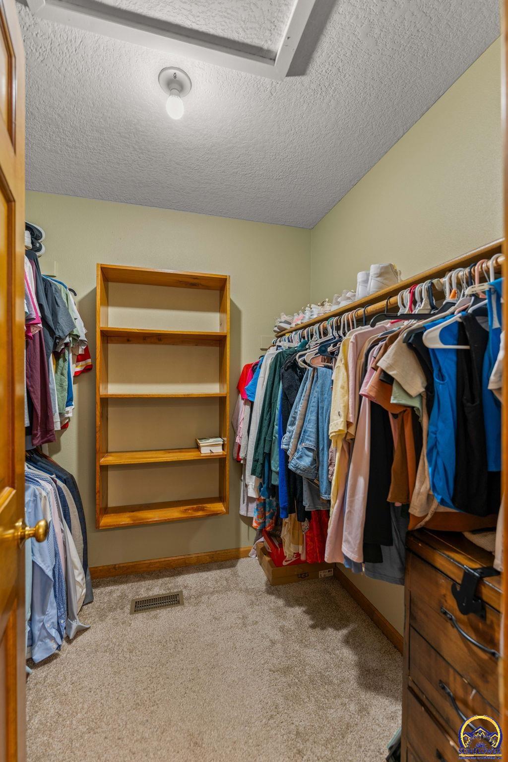 Topeka, Kansas 66614, United States, 3 Bedrooms Bedrooms, ,3 BathroomsBathrooms,Residential,Pending,54665