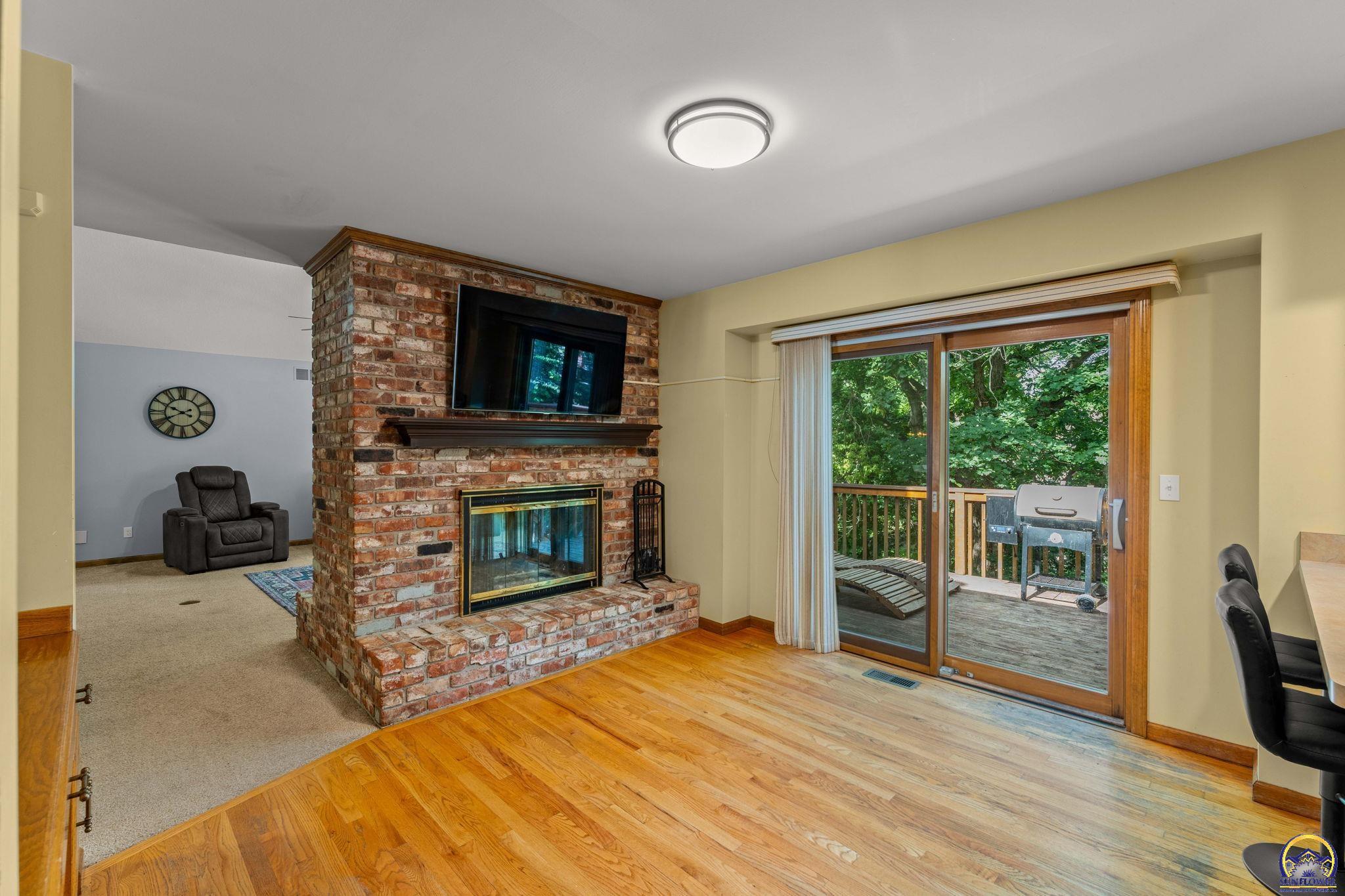 Topeka, Kansas 66614, United States, 3 Bedrooms Bedrooms, ,3 BathroomsBathrooms,Residential,Pending,54665