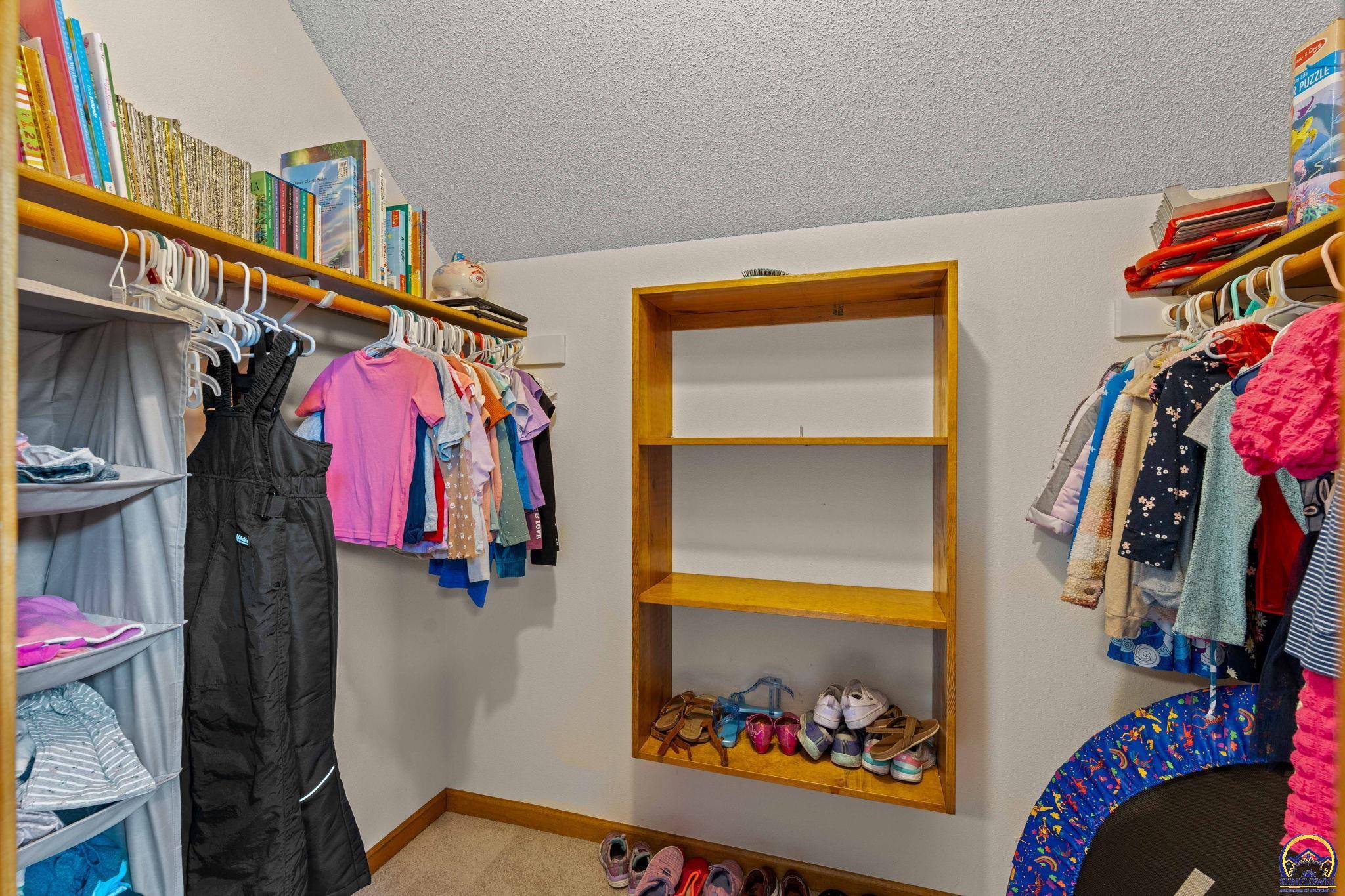 Topeka, Kansas 66614, United States, 3 Bedrooms Bedrooms, ,3 BathroomsBathrooms,Residential,Pending,54665