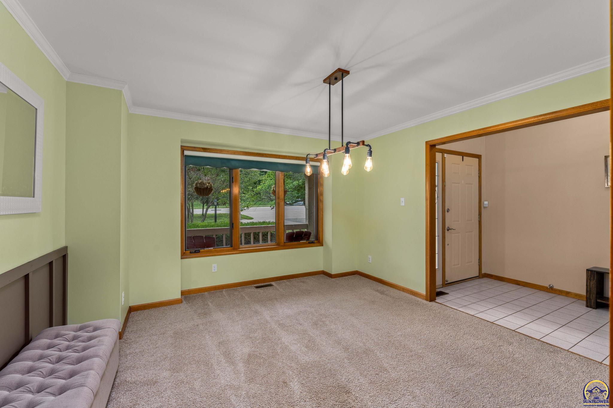 Topeka, Kansas 66614, United States, 3 Bedrooms Bedrooms, ,3 BathroomsBathrooms,Residential,Pending,54665