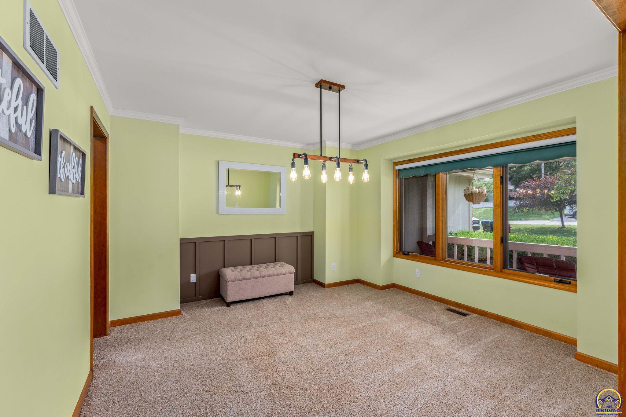 Topeka, Kansas 66614, United States, 3 Bedrooms Bedrooms, ,3 BathroomsBathrooms,Residential,Pending,54665