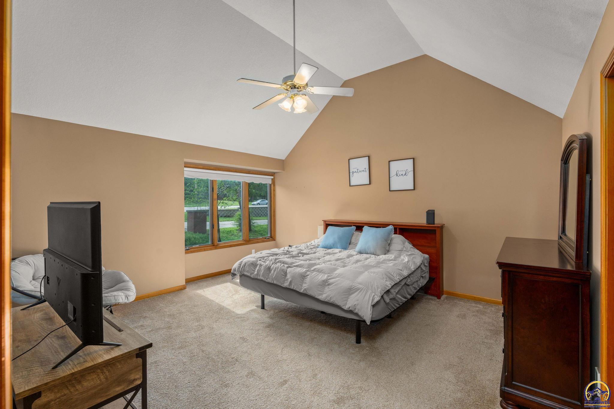 Topeka, Kansas 66614, United States, 3 Bedrooms Bedrooms, ,3 BathroomsBathrooms,Residential,Pending,54665