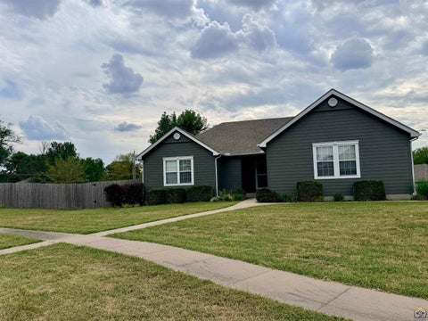 Photo of 2101 SE Peace Ct, Topeka, KS 66605 (MLS # 246443)