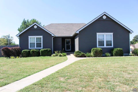 Photo of 2101 SE Peace Ct, Topeka, KS 66605 (MLS # 246443)