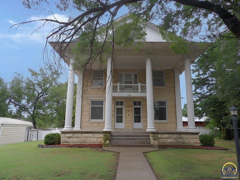 Photo of 415 W Walnut St, Junction City, KS 66441 (MLS # 246895)