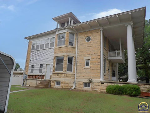 Tiny photo for 415 W Walnut St, Junction City, KS 66441 (MLS # 246895)
