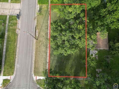 Photo of 126 Sylvan St, Emporia, KS 66801 (MLS # 245098)