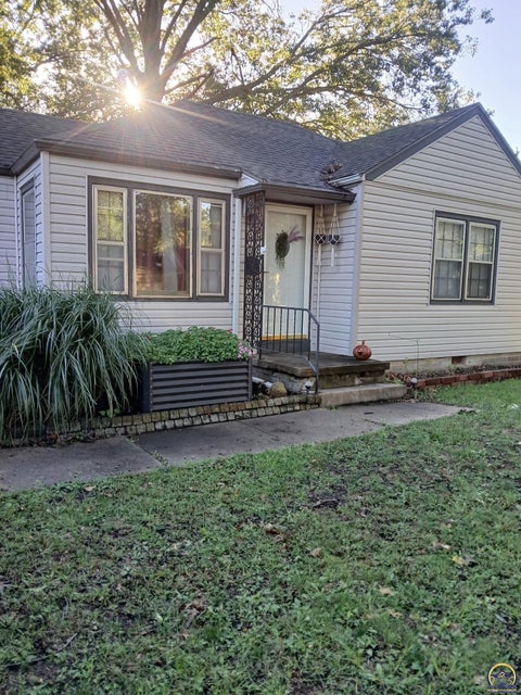 Tiny photo for 2150 SW Plass Ave, Topeka, KS 66611 (MLS # 246783)