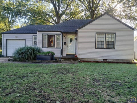 Tiny photo for 2150 SW Plass Ave, Topeka, KS 66611 (MLS # 246783)
