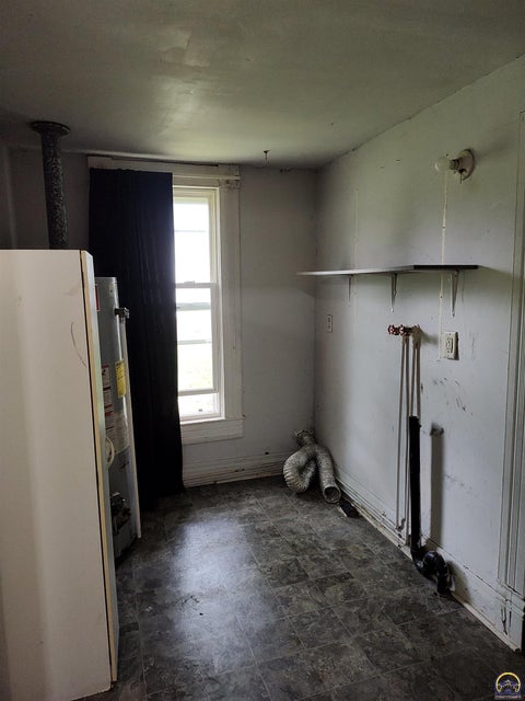 Tiny photo for 609 W 3rd St, Holton, KS 66436 (MLS # 246257)