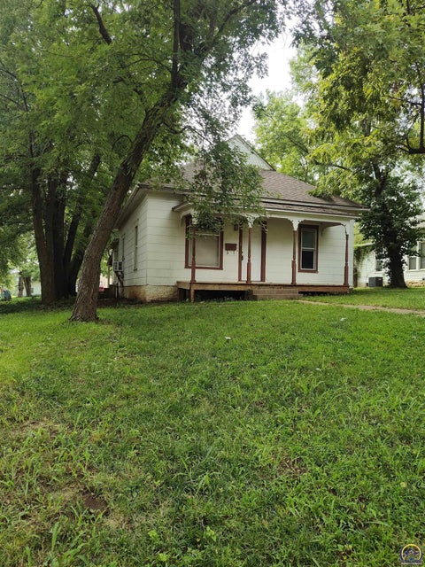 Photo of 609 W 3rd St, Holton, KS 66436 (MLS # 246257)