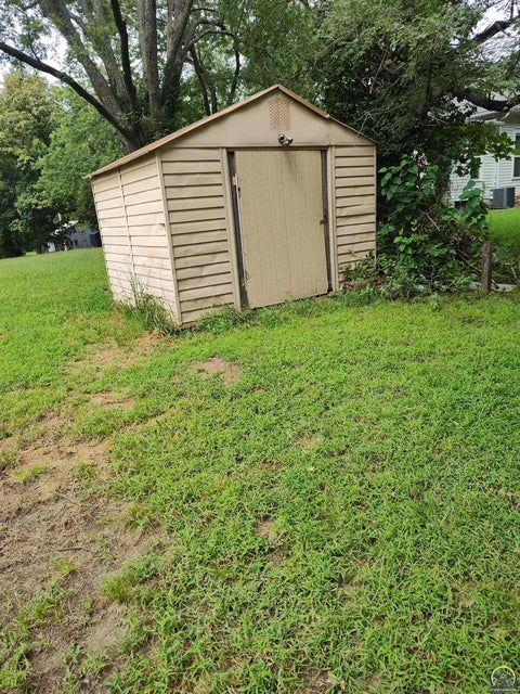 Tiny photo for 609 W 3rd St, Holton, KS 66436 (MLS # 246257)