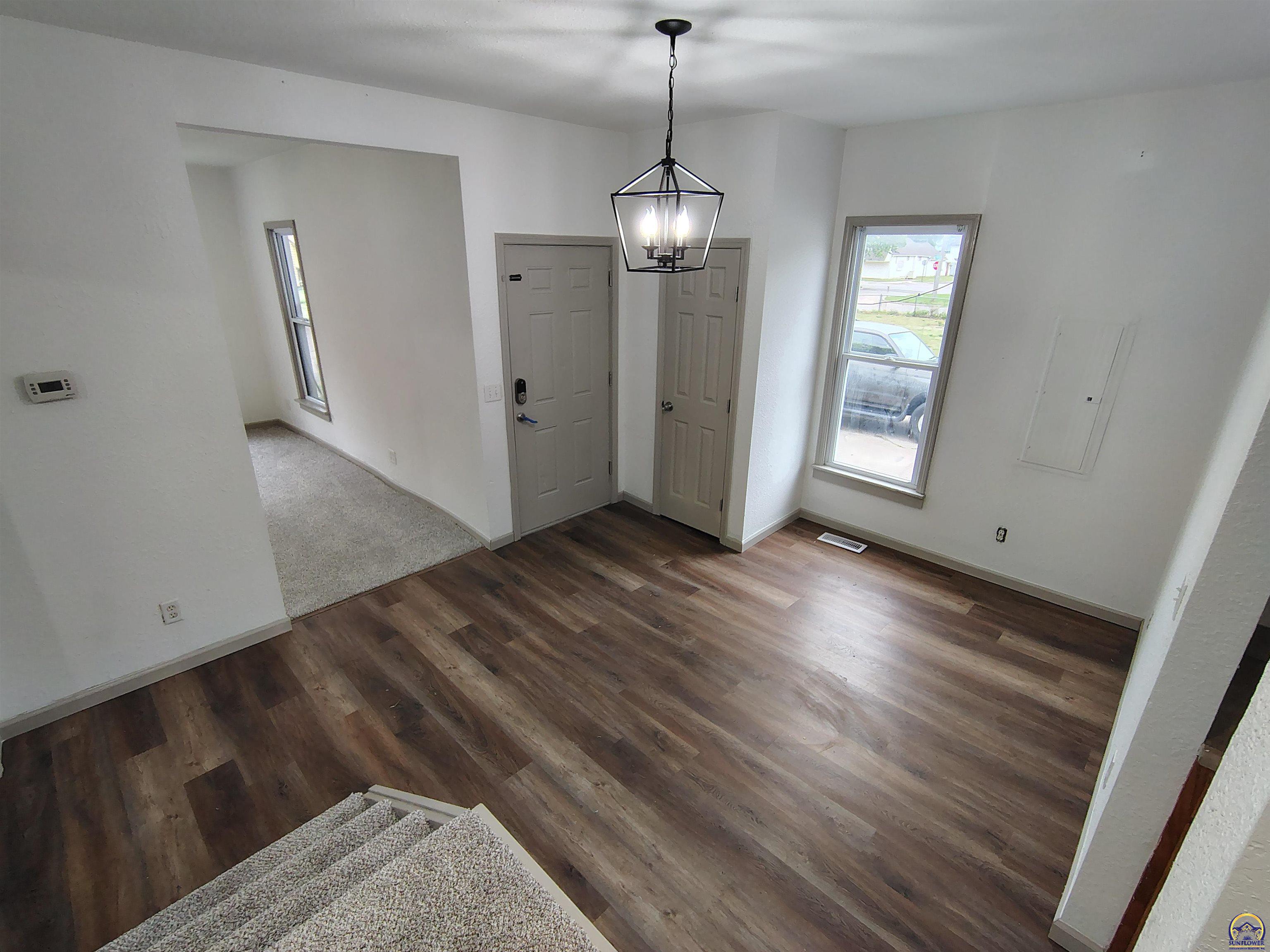 Topeka, Kansas 66608, United States, 3 Bedrooms Bedrooms, ,3 BathroomsBathrooms,Residential,Pending,115902