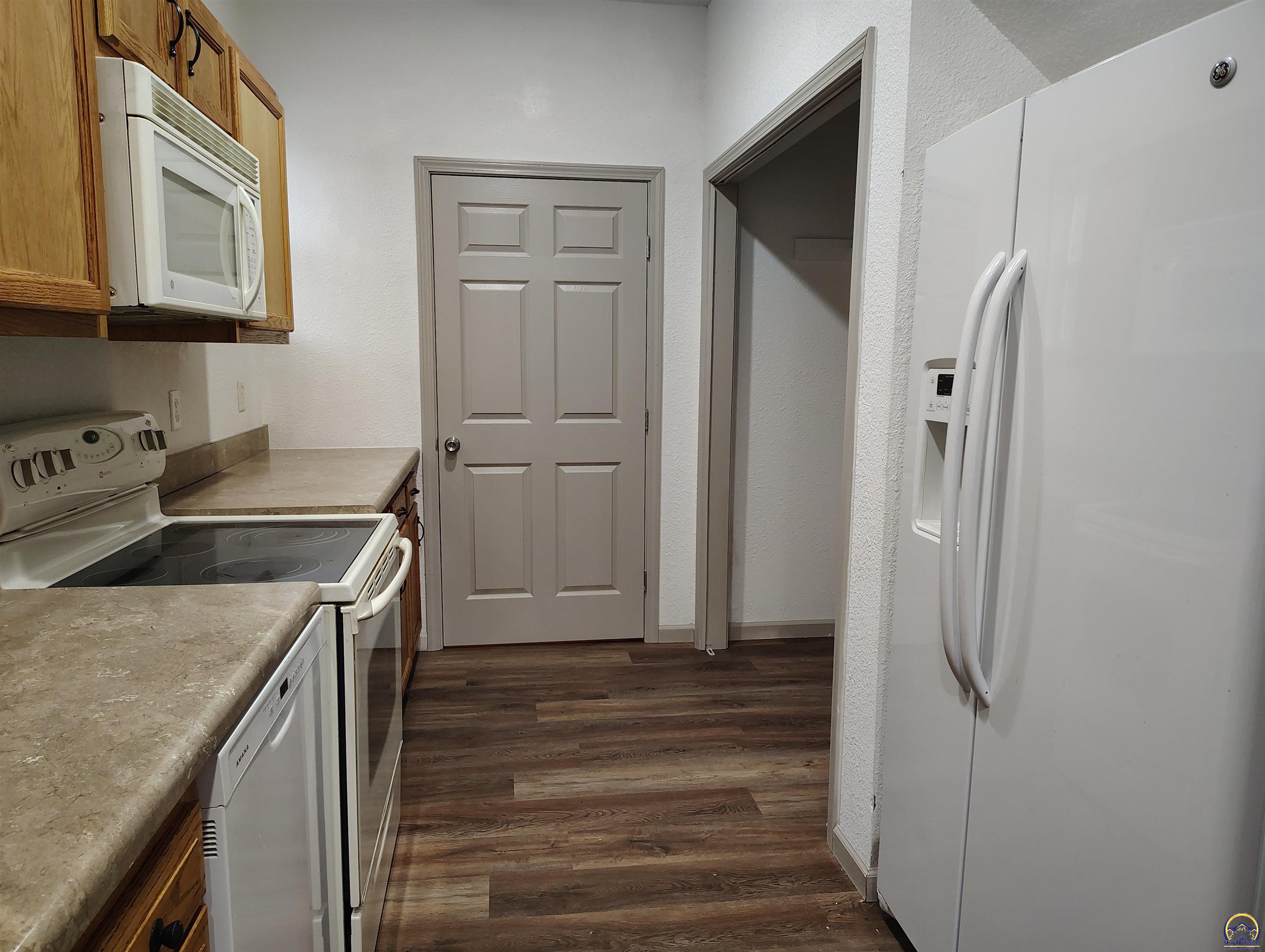 Topeka, Kansas 66608, United States, 3 Bedrooms Bedrooms, ,3 BathroomsBathrooms,Residential,Pending,115902