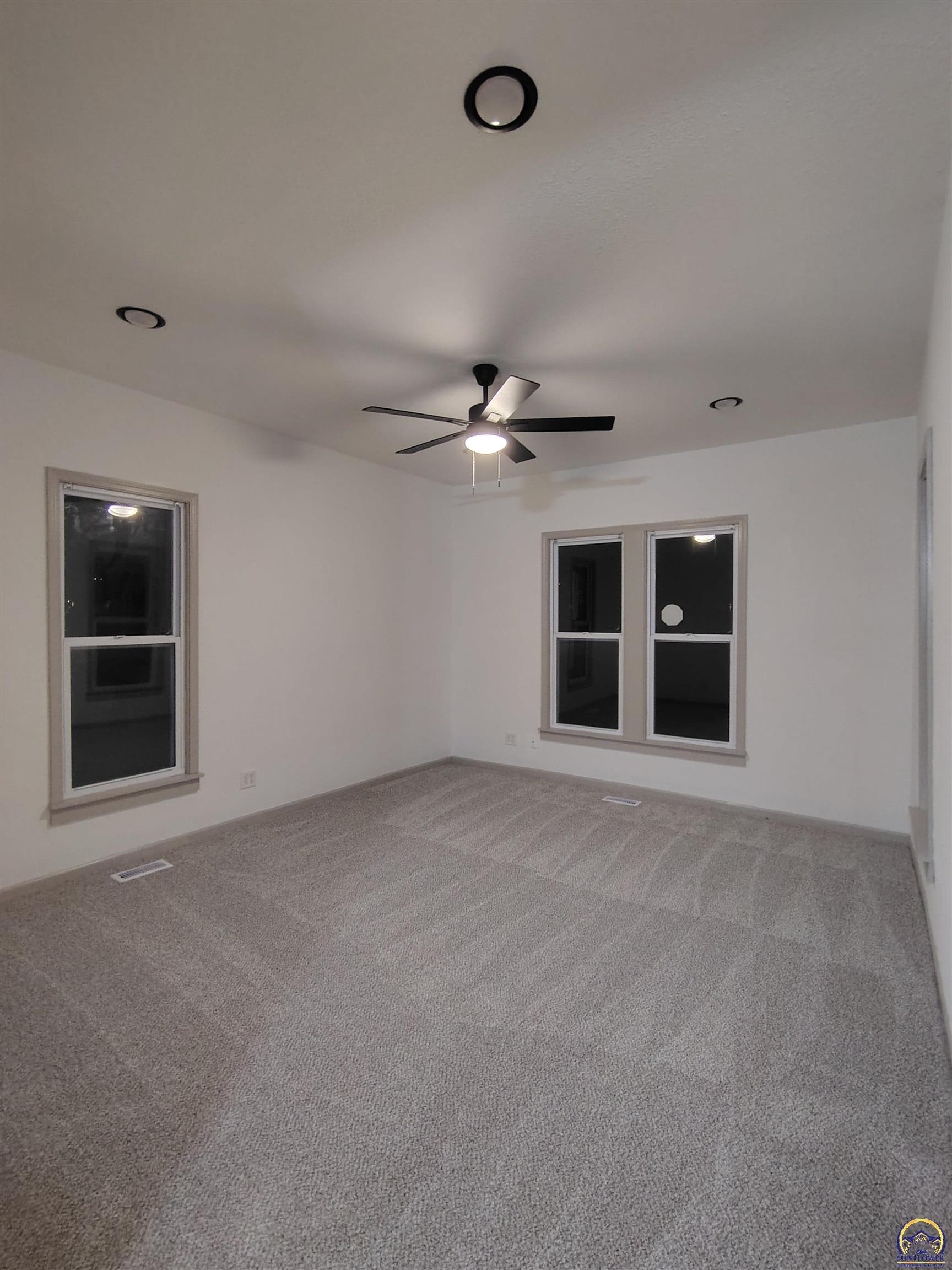 Topeka, Kansas 66608, United States, 3 Bedrooms Bedrooms, ,3 BathroomsBathrooms,Residential,Pending,115902