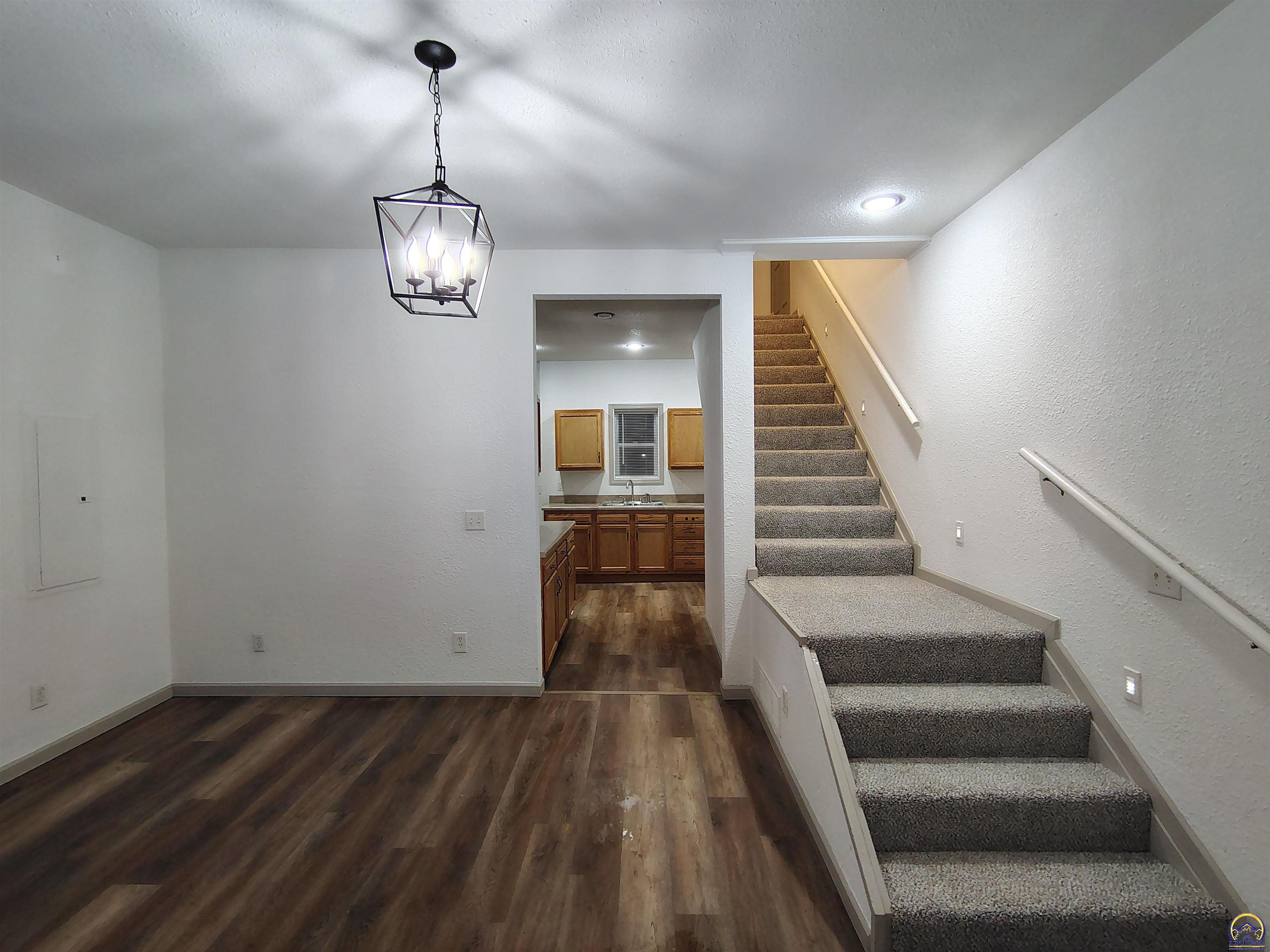 Topeka, Kansas 66608, United States, 3 Bedrooms Bedrooms, ,3 BathroomsBathrooms,Residential,Pending,115902